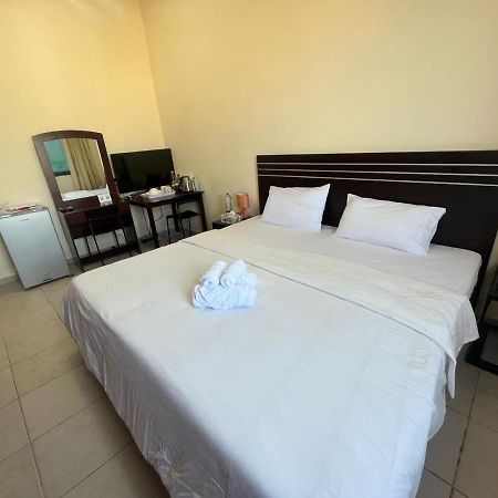 Master Room Attached Bathroom Dubai Exterior foto